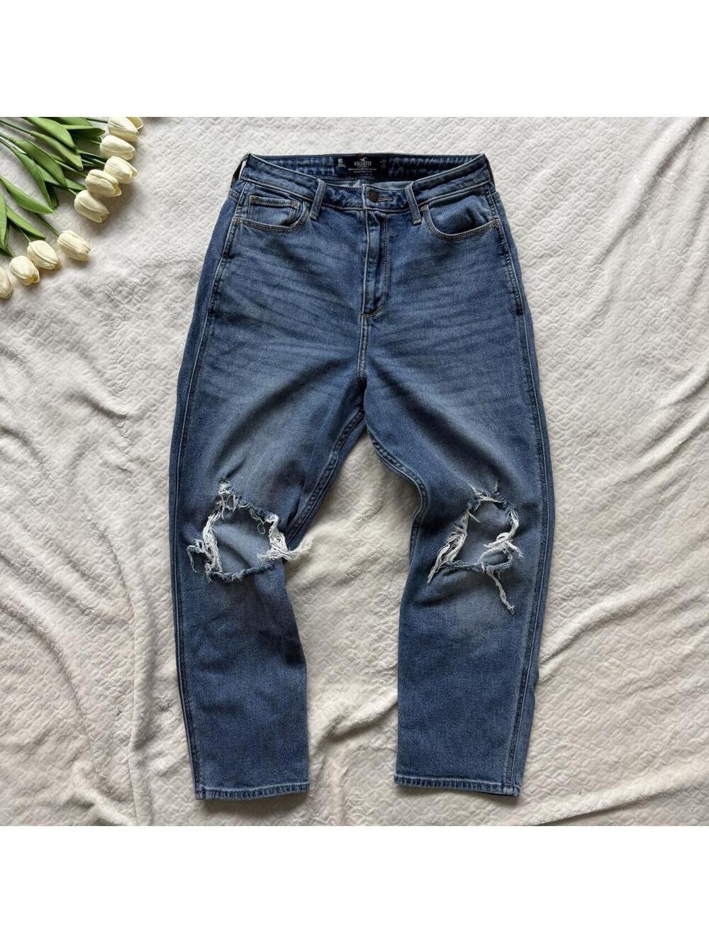 Hollister Co. Curvy Ultra High Rise Mom Jeans